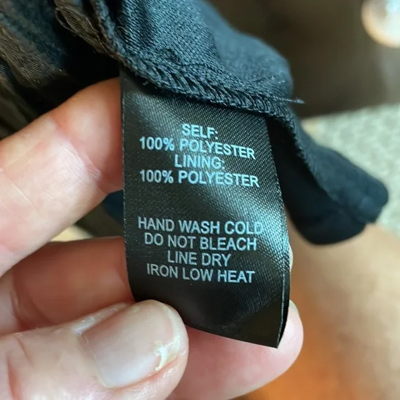 Incredible black crinkle look cut out maxi - Picture 7 of 7